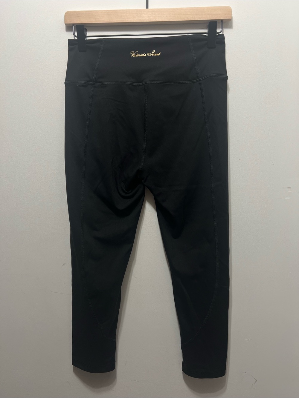 Size Small Victoria's Secret Knockout Capri Leggings